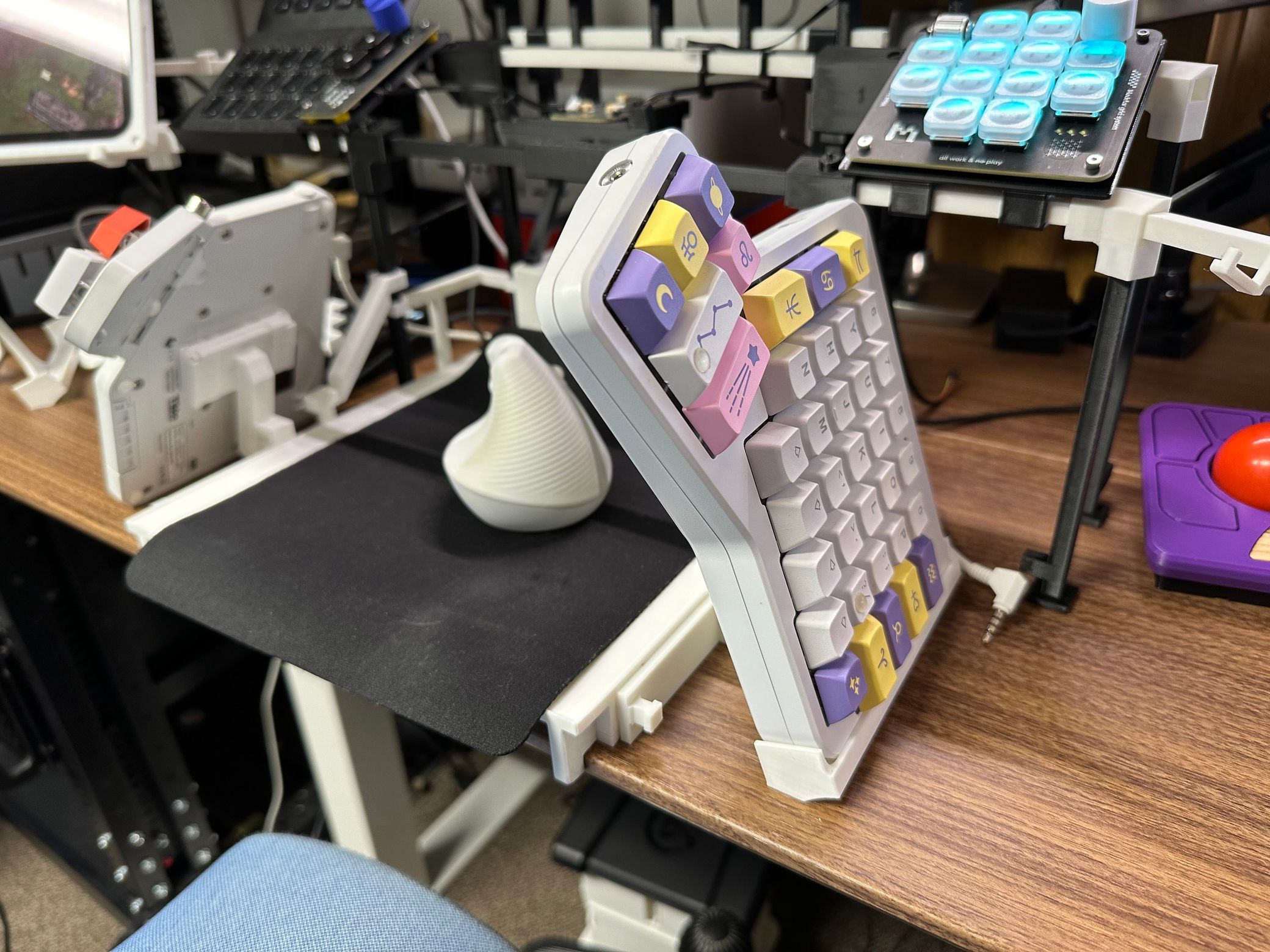 ErgoDox EZ Platform mount in action