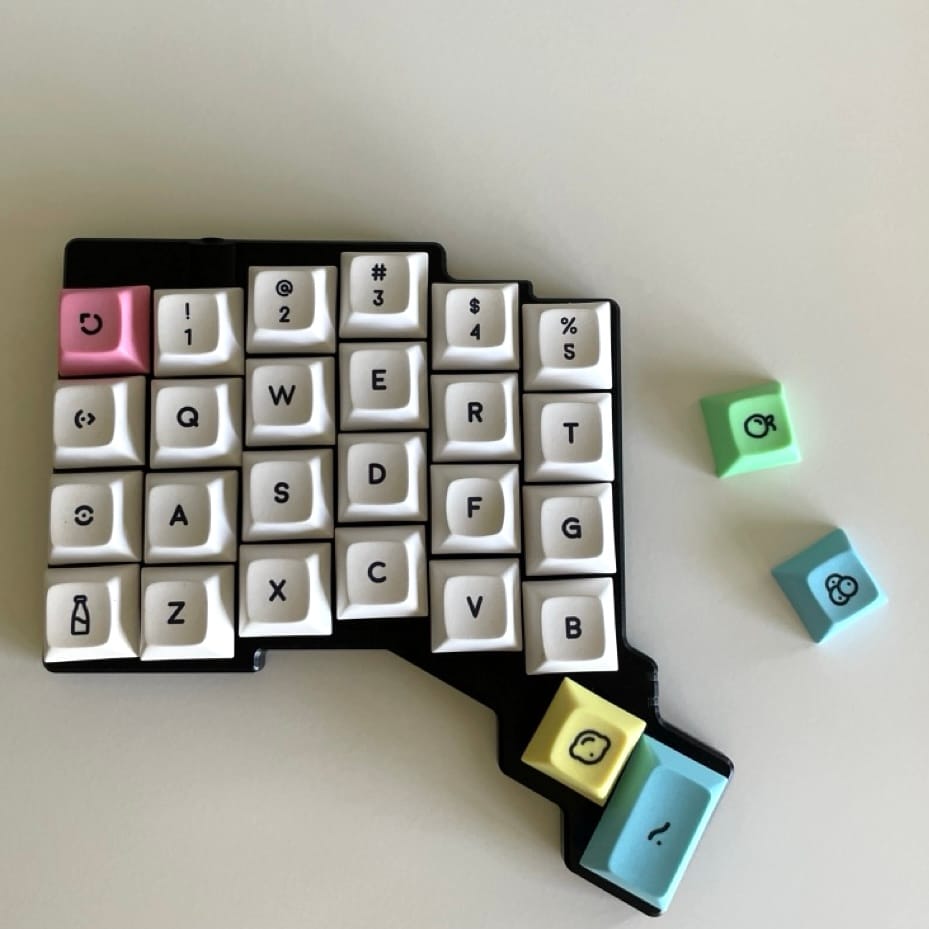 Voyager with DSA Milkshake keycaps